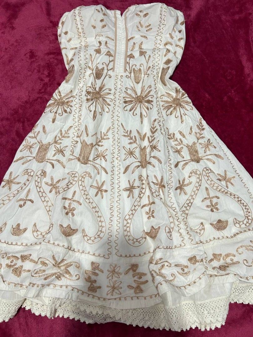 Off white beach dress padded (Category: Dresses) located in Manila. Submitted by coolstuffs__ (Listing ID 1465163736, Image 2). Description: .
