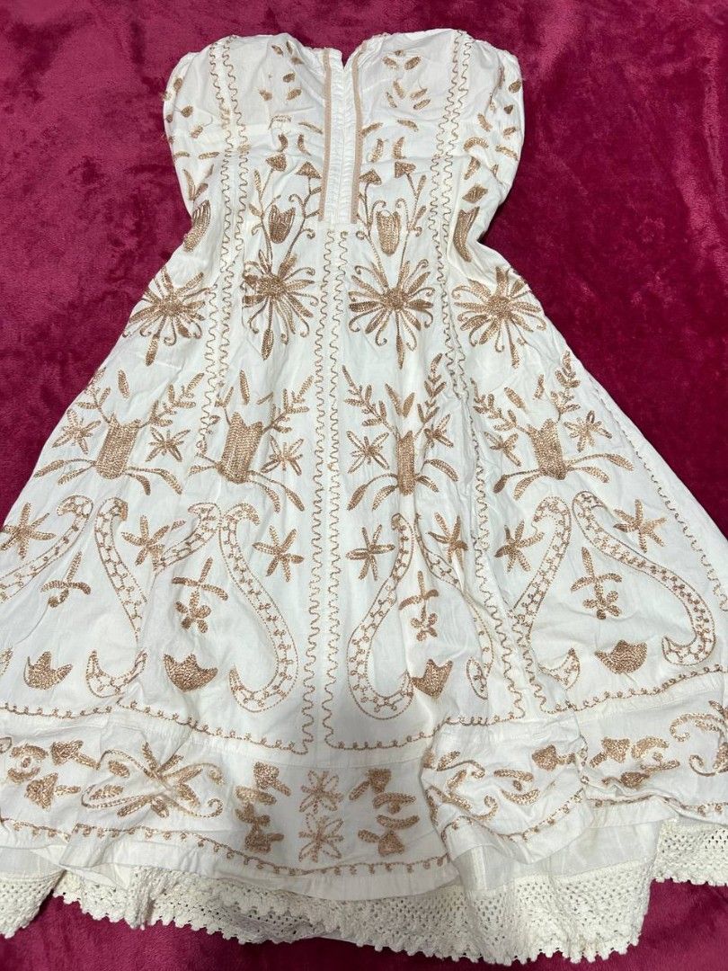 Off white beach dress padded (Category: Dresses) located in Manila. Submitted by coolstuffs__ (Listing ID 1465163736, Image 1). Description: .