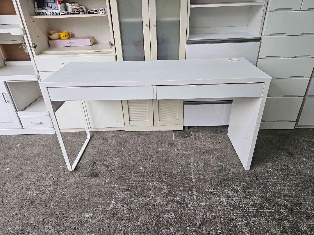 Office Table (Category: Tables & Sets) located in Meycauayan. Submitted by marygracecasimiro (Listing ID 1465114766, Image 1). Description: Office Table ‼️₱6,000‼️ ✔L-56 H-30 W-19.5 inches ✔2 Drawers 🗄 ✔️Solidwood! 💢 ✔Scratches As-is! 👌🩷💙.