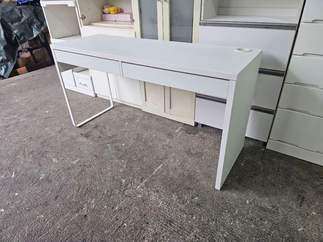 Office Table (Category: Tables & Sets) located in Meycauayan. Submitted by marygracecasimiro (Listing ID 1465114766, Image 3). Description: Office Table ‼️₱6,000‼️ ✔L-56 H-30 W-19.5 inches ✔2 Drawers 🗄 ✔️Solidwood! 💢 ✔Scratches As-is! 👌🩷💙.