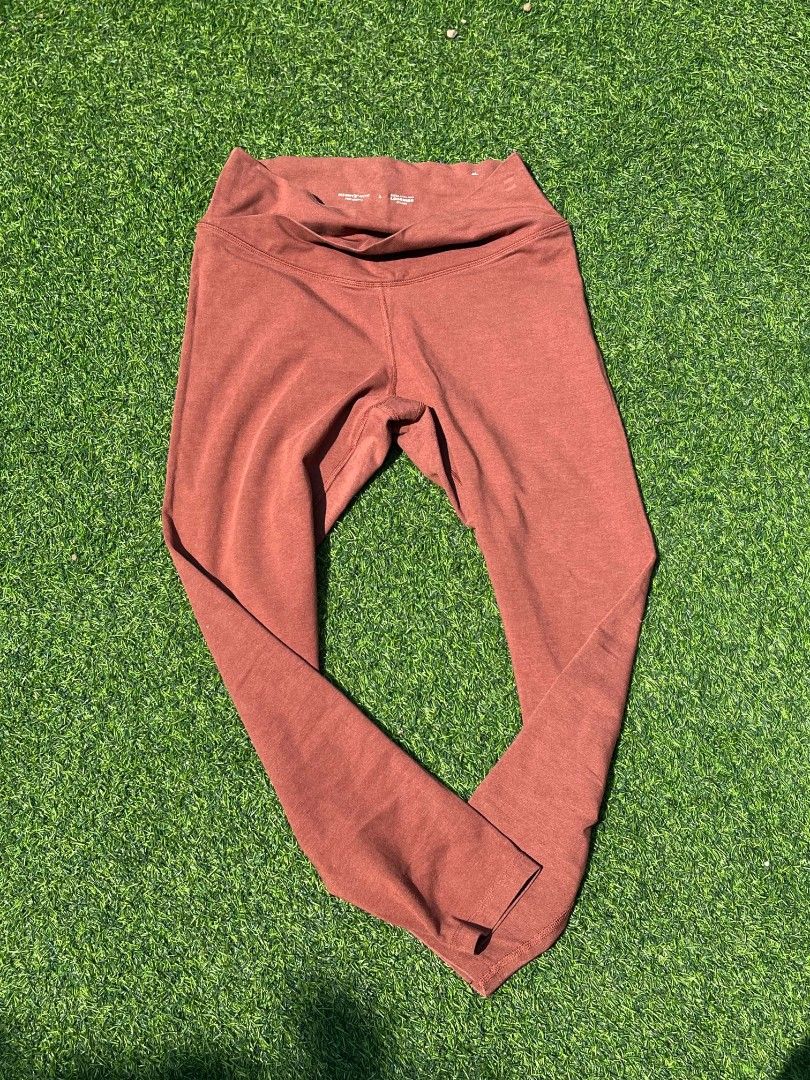 Old Navy Active Extra High-Waisted Leggings Size L (Category: Activewear) located in Imus. Submitted by warmgem.a59c42 (Listing ID 1464970186, Image 1). Description: - Brand: Old Navy - Size: Large - Color: Warm rust orange - Fit: Extra high-waisted with a supportive wide band - Fabric: Great stretch for workouts, yoga, or daily lounging - Condition: Clean and well-maintained with no tears or loose threads.