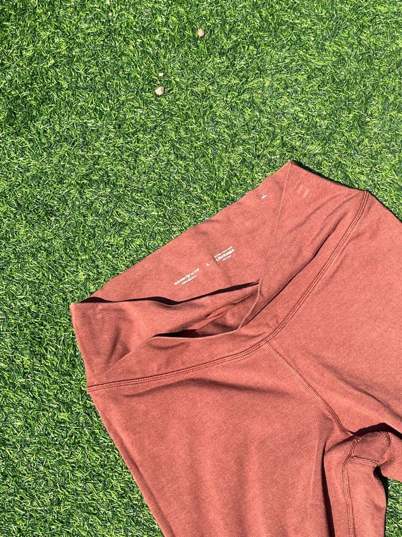 Old Navy Active Extra High-Waisted Leggings Size L (Category: Activewear) located in Imus. Submitted by warmgem.a59c42 (Listing ID 1464970186, Image 2). Description: - Brand: Old Navy - Size: Large - Color: Warm rust orange - Fit: Extra high-waisted with a supportive wide band - Fabric: Great stretch for workouts, yoga, or daily lounging - Condition: Clean and well-maintained with no tears or loose threads.