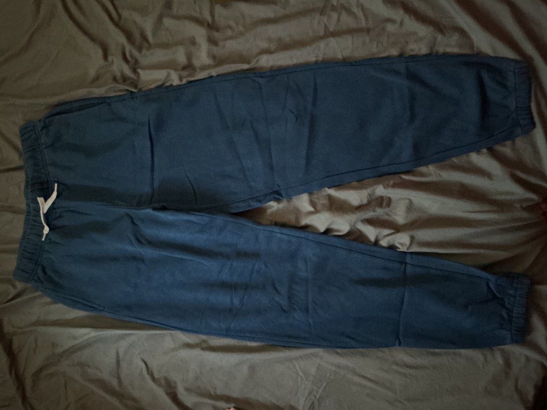 Old Navy Blue Sweatpants XL 14-16 (Category: Babies & Kids Fashion) located in Bulacan. Submitted by mrk_mdl (Listing ID 1465163330, Image 1). Description: - Brand: Old Navy - Color: Dark Blue - Size: XL (fits ages 14-16) - Interior: Soft fleece lining for ultimate warmth - Waistband: Elastic with adjustable white drawstring - Design: Cuffed ankles for a secure fit - Best for: Lounging and casual everyday wear -can fit small adult size 5’5 below 