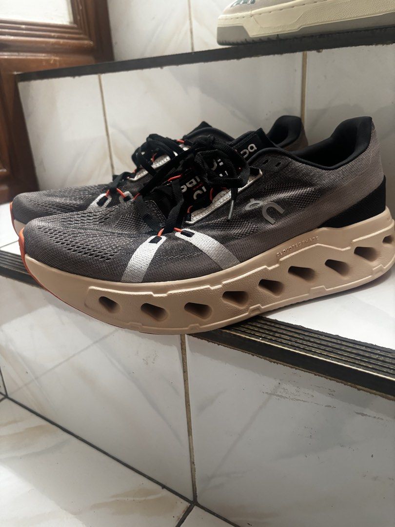 On cloud shoes (Category: Sneakers) located in Cabuyao City. Submitted by ophelia.closet (Listing ID 1464979275, Image 1). Description: On shoes S 12.
