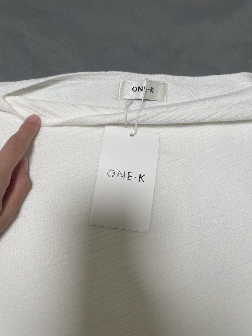 One K BKK Off-Shoulder Batwing Knit Top (Category: Blouses) located in Quezon City. Submitted by mfordma (Listing ID 1465046228, Image 1). Description: BRAND NEW Originally bought for 599.00 Doing a little closet decluttering! ✨ Letting go of some pieces that are still in great condition and looking for a new home. 🤍 Brand: ONE-K Size: Free size Color: White Description: - Very stretchable boat neck batwing sleeves and ribbed knit texture - Can 