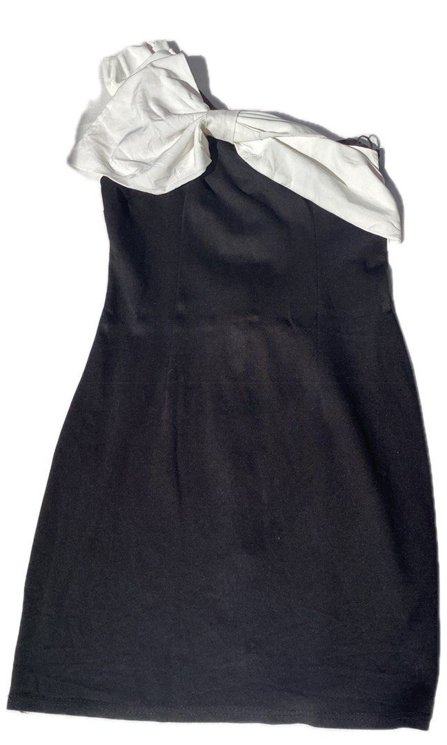 One sided Strap Ribbon Mini Dress (Category: Dresses) located in Pasig City. Submitted by wear_she_goes (Listing ID 1465034484, Image 1). Description: .