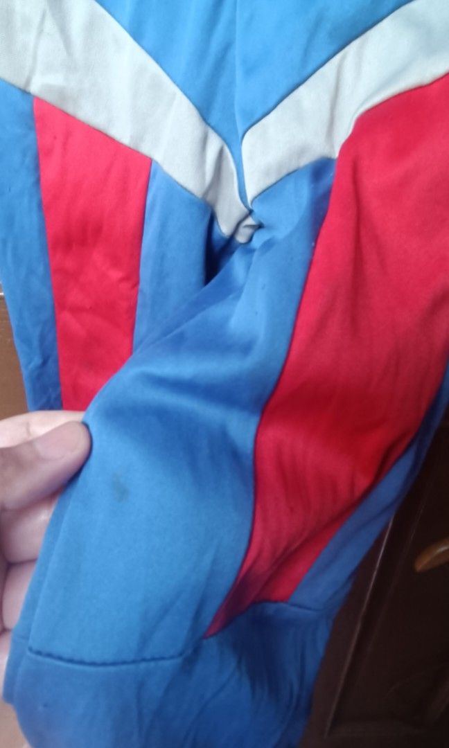 Optimus Prime Costume 7-8 (Category: Babies & Kids Fashion) located in Pasig City. Submitted by heidedieh (Listing ID 1464971757, Image 3). Description: shoulder width 13 inches length 38 inches chest 28 waist 26-28.