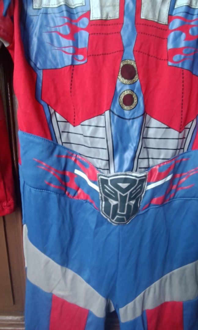 Optimus Prime Costume 7-8 (Category: Babies & Kids Fashion) located in Pasig City. Submitted by heidedieh (Listing ID 1464971757, Image 2). Description: shoulder width 13 inches length 38 inches chest 28 waist 26-28.
