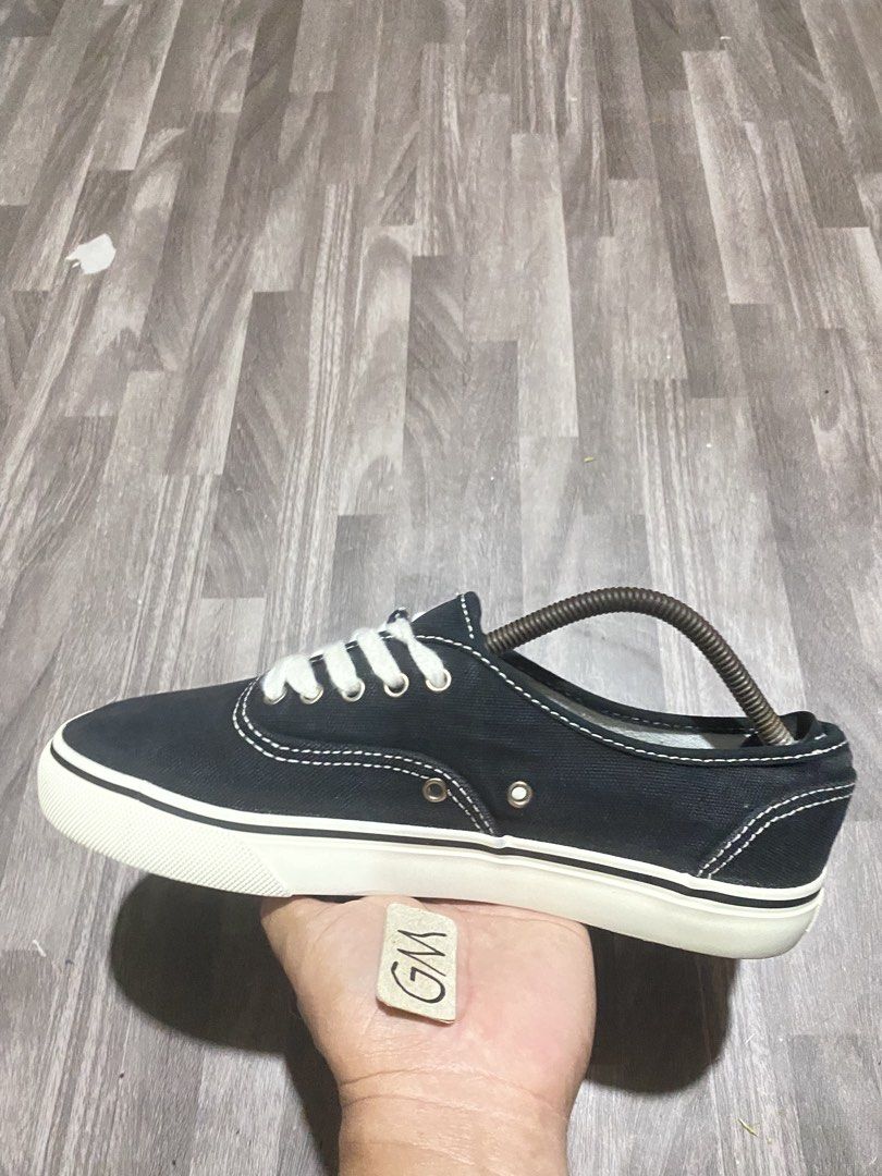 Ordinary One Sneaker (Category: Sneakers) located in Cebu City. Submitted by freemoon.b85e0c (Listing ID 1465158686, Image 2). Description: Ordinary One Sneakers Thrifted/2nd hand Size 8 us/41 euro/26 cm Price 580 plus sf Good condition.