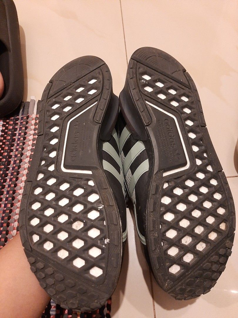 Original Adidas NMD_V3 HQ4444 (Category: Sneakers & Footwear) located in Makati City. Submitted by avadaaaaaa (Listing ID 1465003618, Image 2). Description: Size US 8.5 Silver Green/Carbon/Grey Four Tatlong beses palang po nagamit sayang Original adidas No box po scan niyo nalang qr para ma Ic Binili ko po ito sa rockwell makati.