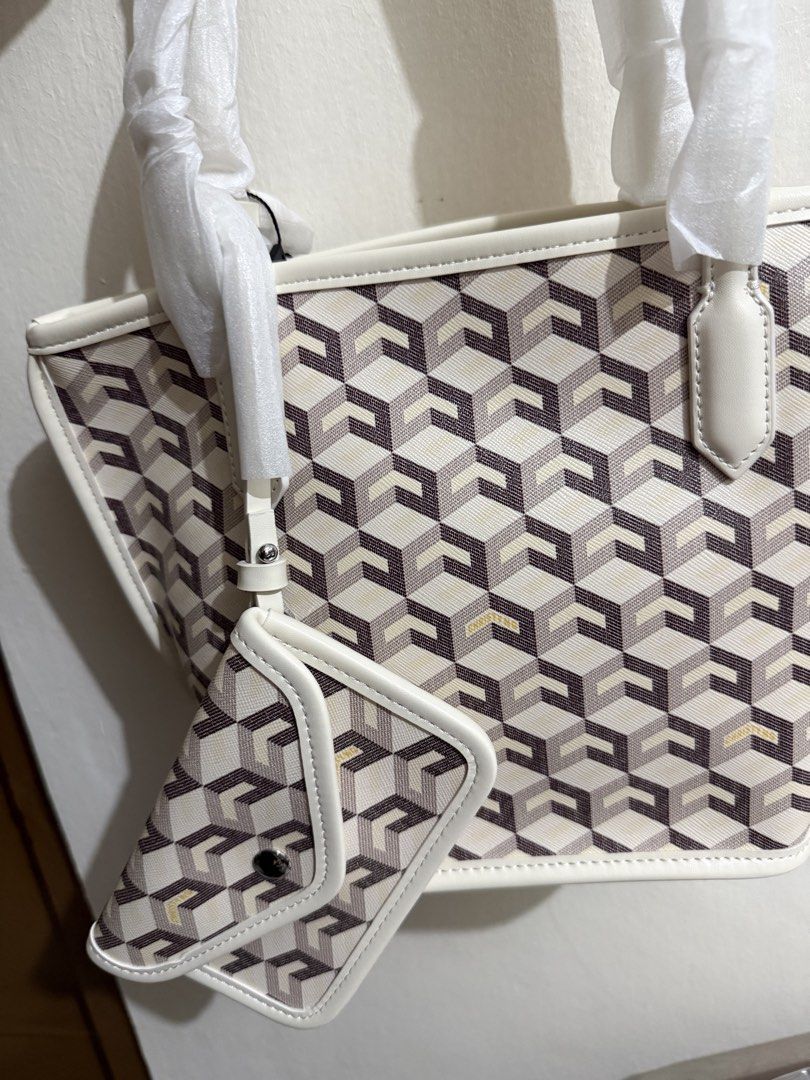 ORIGINAL CHRISTY NG MINI RUSSO WHITE (Category: Tote Bags) located in Cavite. Submitted by macysabubot (Listing ID 1465117281, Image 2). Description: BRANDNEW SUPER GANDAAA WITH PAPER BAG PO ITOOOOOO DUST BAG !! ORIGINAL PURCHASED @ SM MEGAMALL .