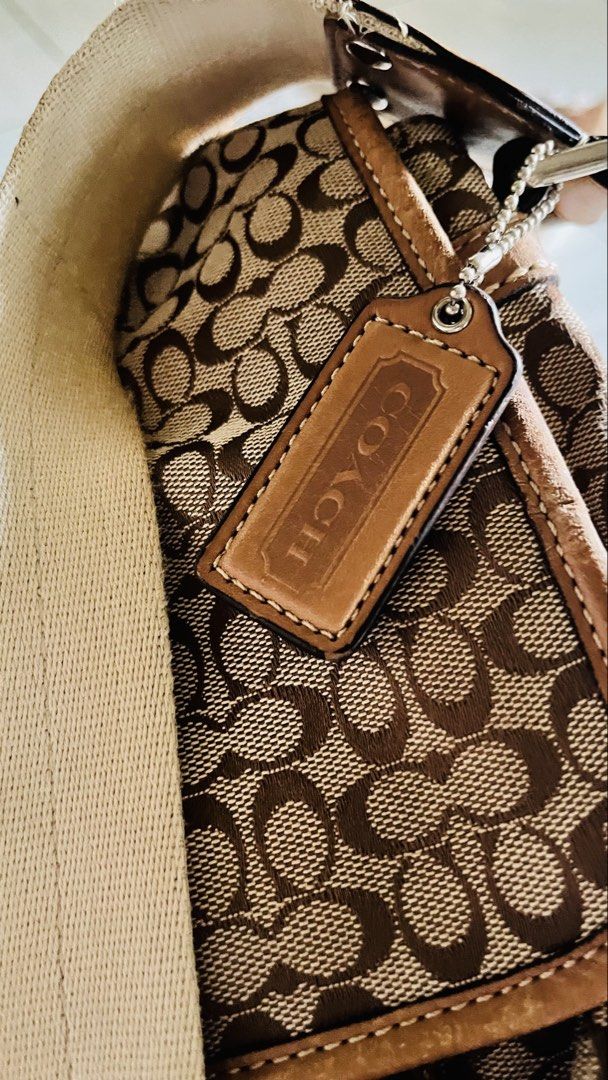 Original Coach sling bag (Category: Other Accessories) located in Santa Rosa. Submitted by aracat (Listing ID 1464980881, Image 2). Description: Preloved Unisex - Original coach bag Size 12inchx8inc.
