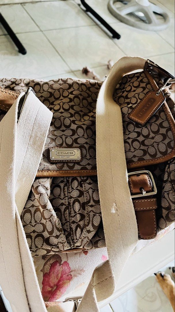 Original Coach sling bag (Category: Other Accessories) located in Santa Rosa. Submitted by aracat (Listing ID 1464980881, Image 1). Description: Preloved Unisex - Original coach bag Size 12inchx8inc.