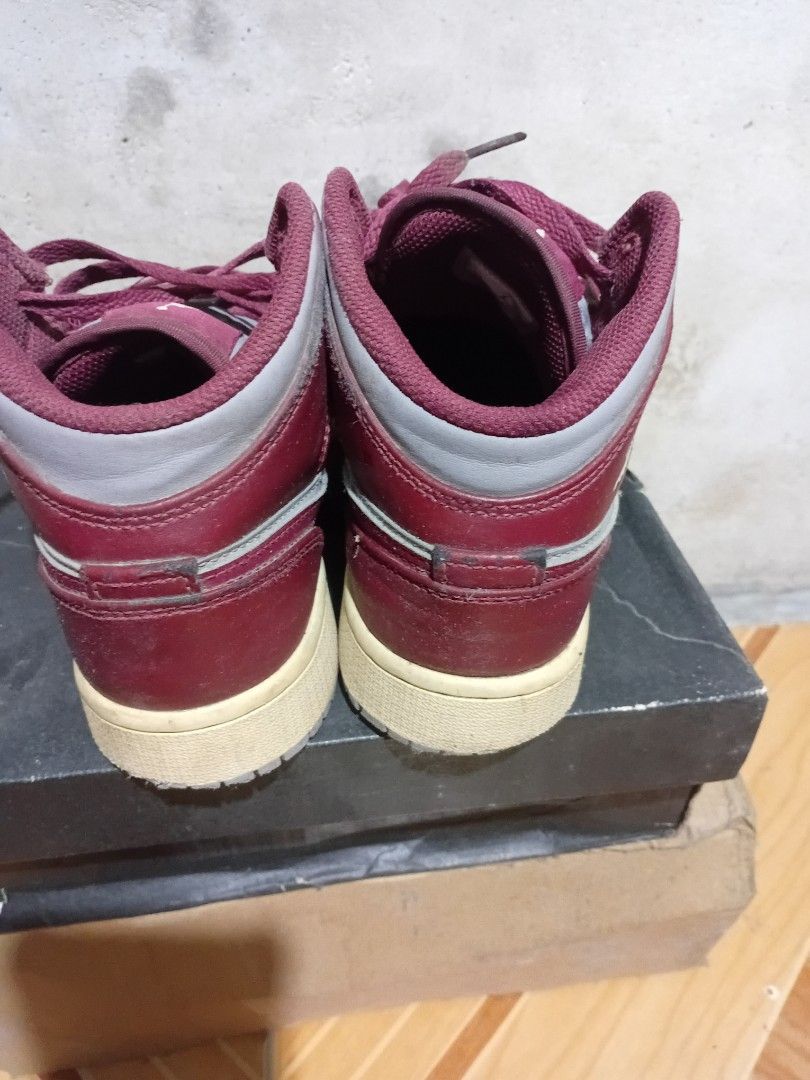 Original jordan 1 (Category: Sneakers & Footwear) located in Guagua. Submitted by goldenpenguin_aaeea3 (Listing ID 1465012753, Image 3). Description: preloved jordan1 bought it in japan barely used ng anak k knaliitan n nya.