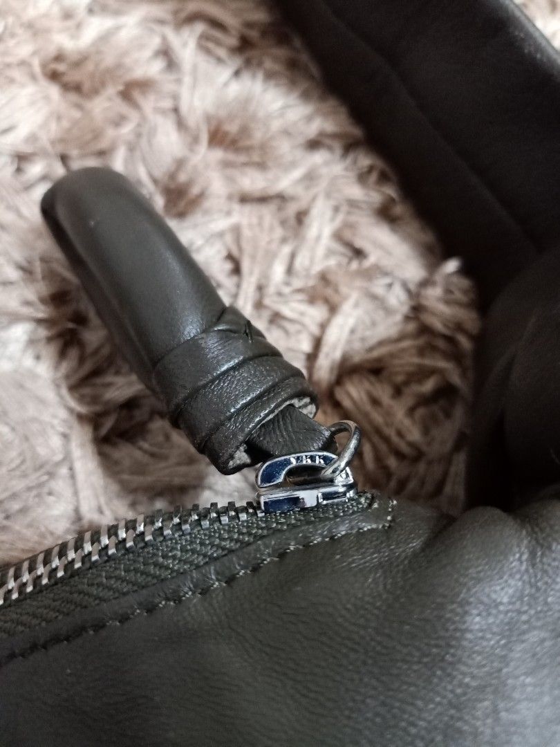 Original Lemaire croissant small leather bag (Category: Cross-body Bags) located in Binmaley. Submitted by fashionluxury058 (Listing ID 1465080563, Image 3). Description: original lemaire croissant small leather bag in very good condition size small genuine leather color army green unisex.