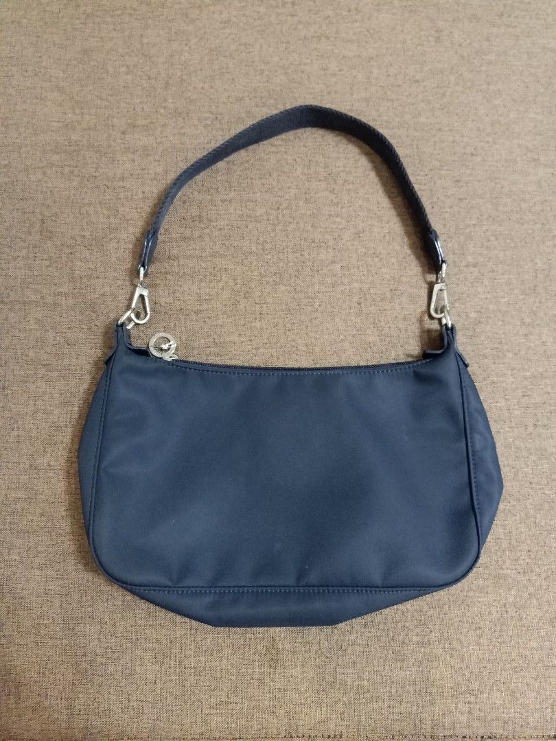 Original longchamp small shoulder bag (Category: Shoulder Bags) located in Binmaley. Submitted by fashionluxury058 (Listing ID 1465079262, Image 3). Description: original longchamp small shoulder bag in very good condition size: small color dark blue.