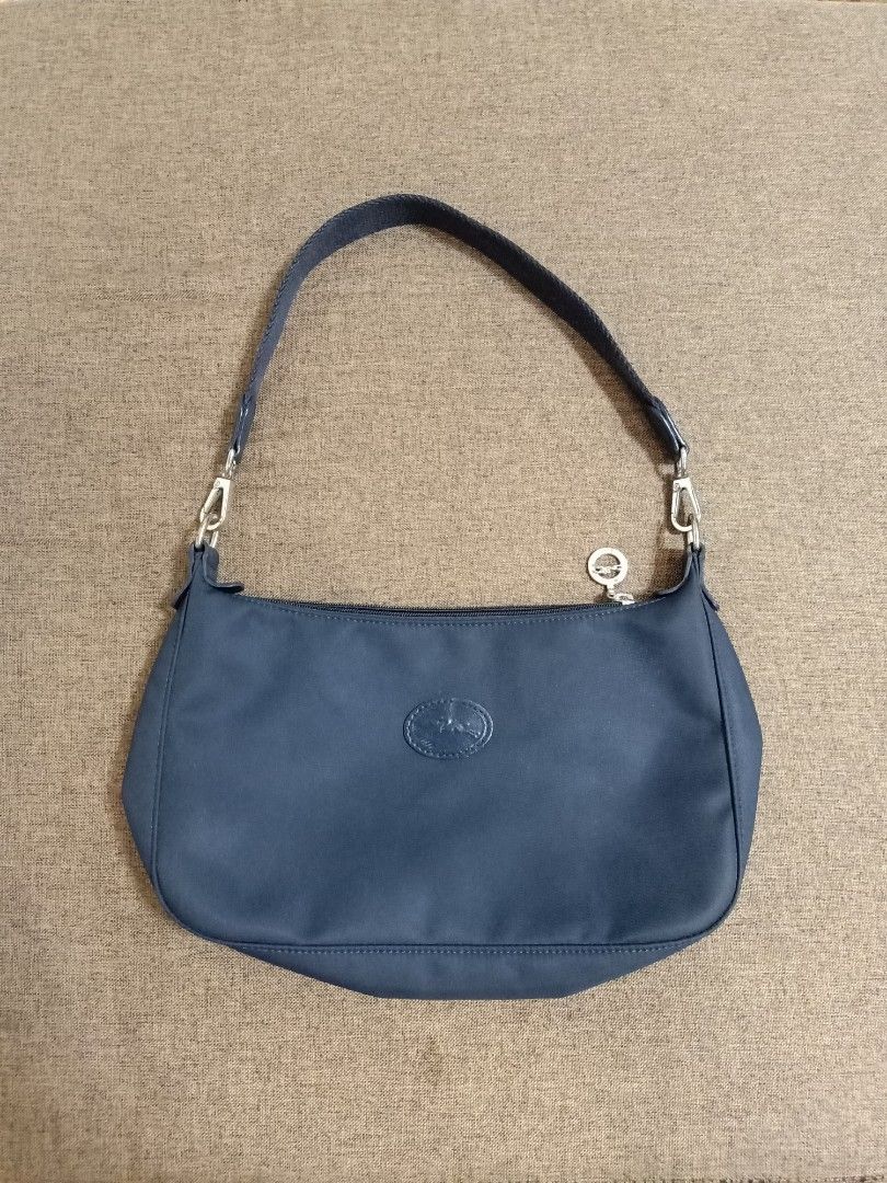 Original longchamp small shoulder bag (Category: Shoulder Bags) located in Binmaley. Submitted by fashionluxury058 (Listing ID 1465079262, Image 1). Description: original longchamp small shoulder bag in very good condition size: small color dark blue.