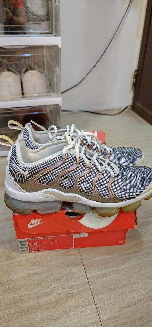 Original Nike Air Vapormax Plus Size 9.5 (Category: Sneakers) located in San Fernando. Submitted by justineso18930 (Listing ID 1464985896, Image 2). Description: - SRP 9495 - Model: Nike Air Vapormax Plus Limited (White/Black/Aluminium) - Bought in Japan - Size: US 9.5 - Condition: Clean overall condition, tread shows minimal wear - Inclusions: Comes with original red Nike shoebox can meet up pampanga area or COD/COP via lbc.