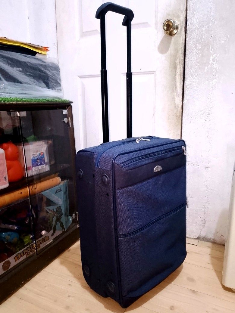 Original Samsonite Handcarry Luggage (Category: Luggage) located in Dasmarinas. Submitted by michie_olshoppe25 (Listing ID 1465098277, Image 3). Description: .
