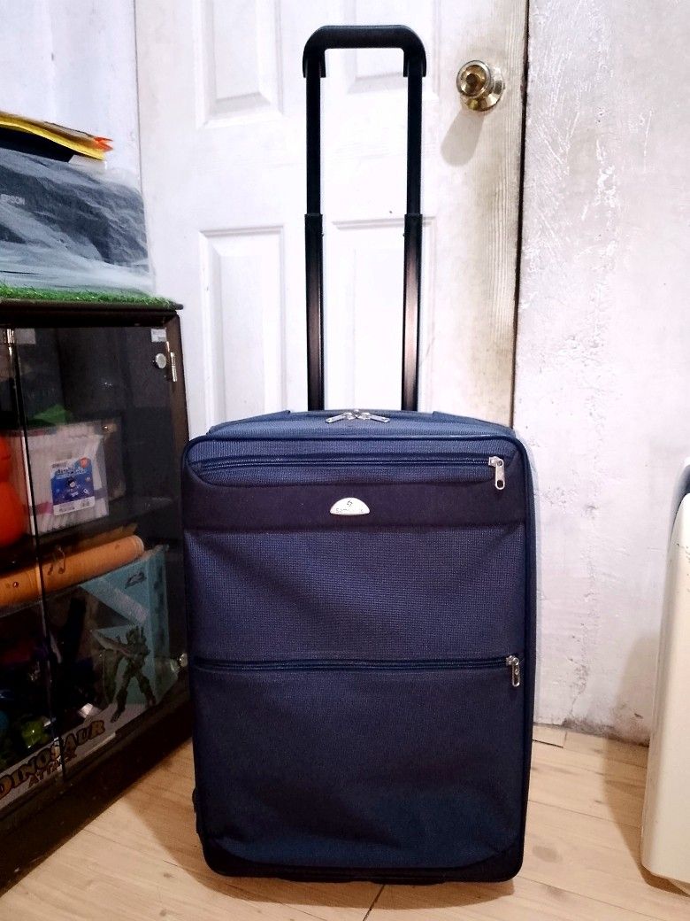 Original Samsonite Handcarry Luggage (Category: Luggage) located in Dasmarinas. Submitted by michie_olshoppe25 (Listing ID 1465098277, Image 1). Description: .