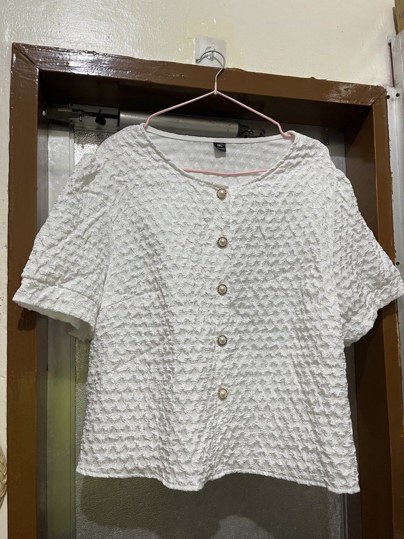 ORIGINAL SHEIN PLUS SIZE 2XL WHITE BLOUSE (Category: Blouses) located in Cavite. Submitted by macysabubot (Listing ID 1465118038, Image 1). Description: PURCHASED @ SHEIN APP SUPER MURA NAPOOOO BRANDNEW ITOOOO.