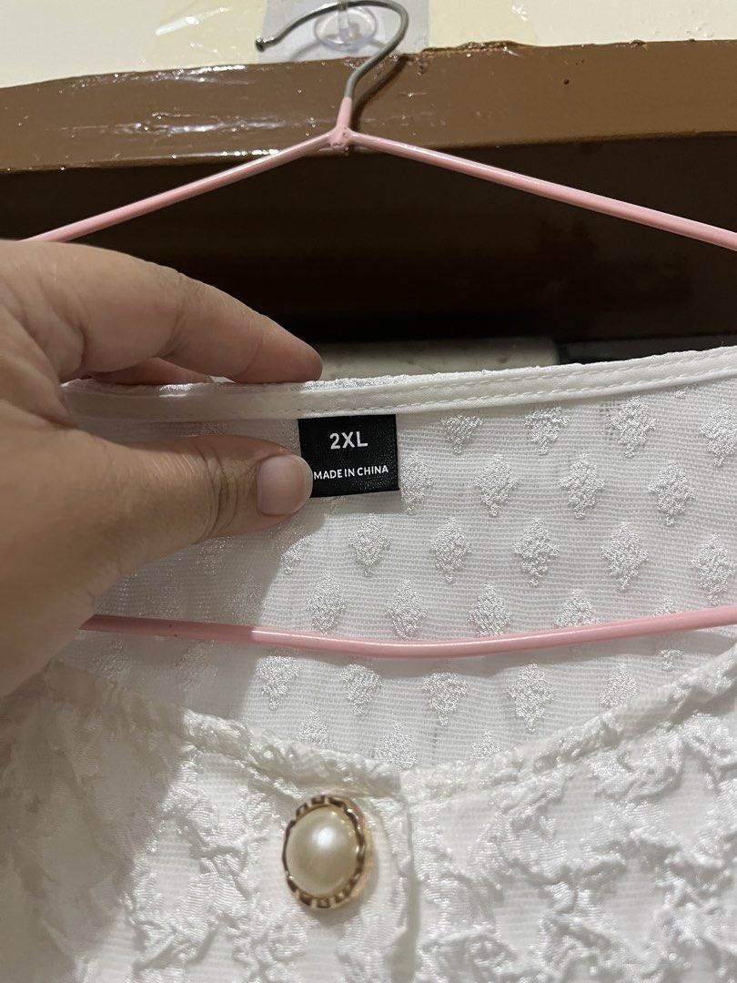 ORIGINAL SHEIN PLUS SIZE 2XL WHITE BLOUSE (Category: Blouses) located in Cavite. Submitted by macysabubot (Listing ID 1465118038, Image 2). Description: PURCHASED @ SHEIN APP SUPER MURA NAPOOOO BRANDNEW ITOOOO.