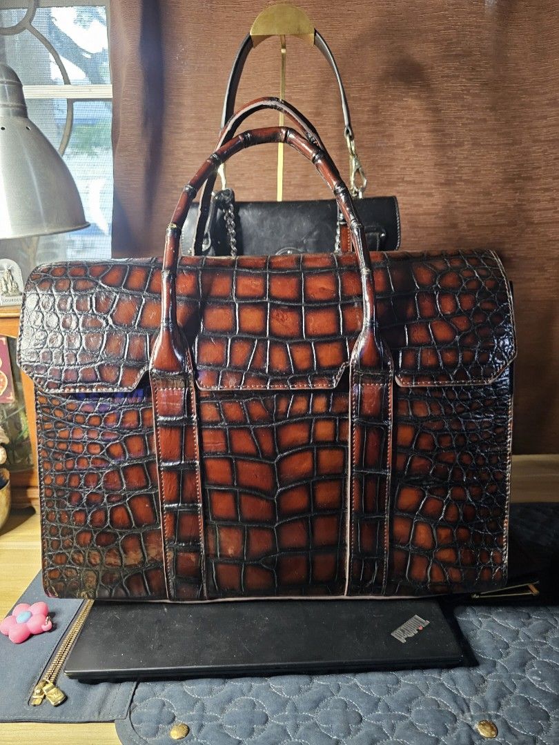 Original Vintage Top Handle laptop Bag (Category: Luxury Bags & Wallets) located in Quezon City. Submitted by sherockxx (Listing ID 1465151178, Image 1). Description: Great for collectors. Smells good. clean inside and out. on hand and ready to ship plus fees..