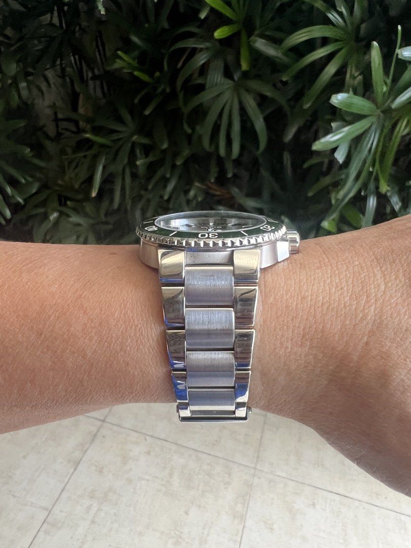Oris Aquis (Category: Men's Watches) located in Quezon City. Submitted by timberton (Listing ID 1465044305, Image 3). Description: Selling my preloved Oris Aquis date Automatic Authentic 43mm case With outer box, manuals and link Will fit 7.5” wrist Negotiable.