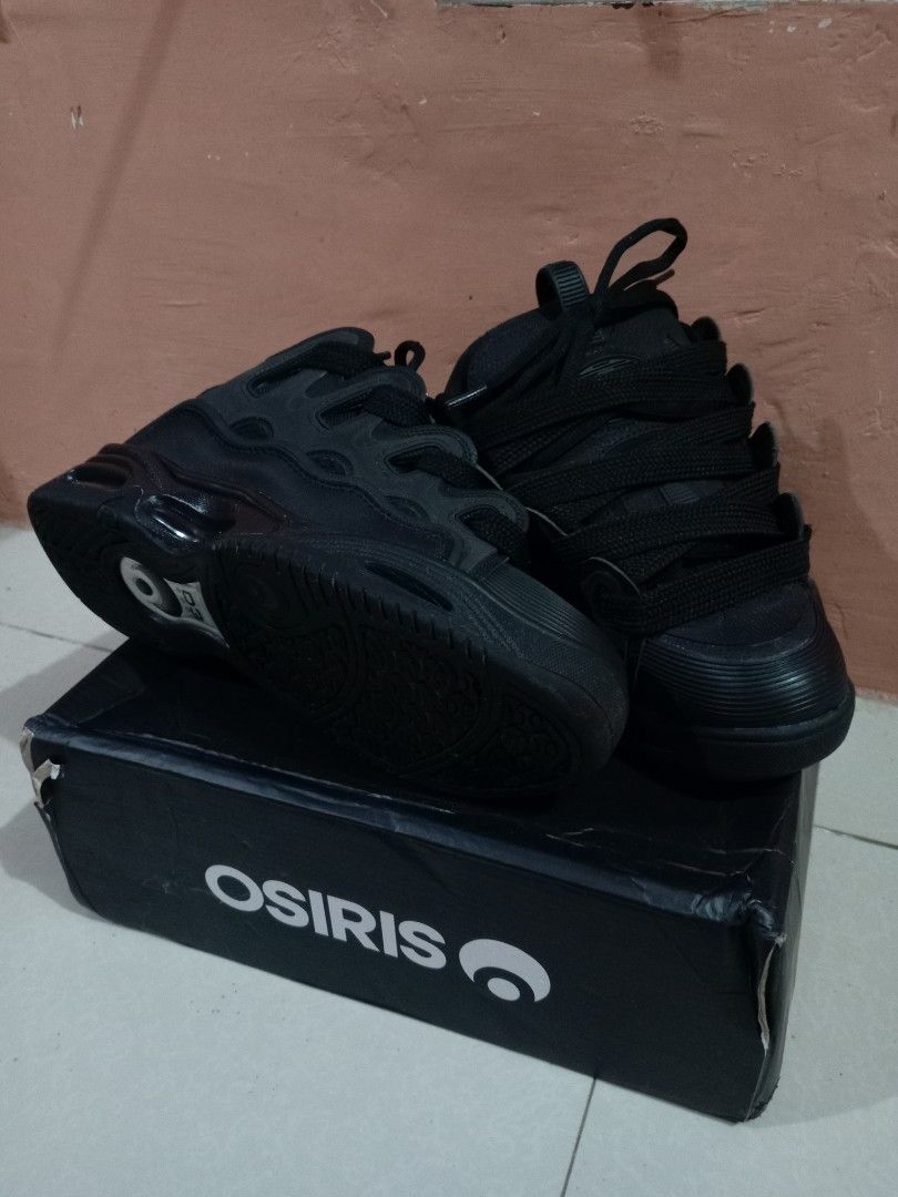 OSIRIS D3 REFLECTORIZED 2001 AUTHENTIC (Category: Sneakers) located in Manila. Submitted by sonny2k (Listing ID 1465124844, Image 1). Description: fit to 42-43 as new condition .