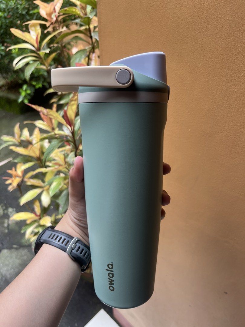 Owala FreeSip Sway 30oz Eucalyptus (Category: Water Bottles & Tumblers) located in Quezon City. Submitted by pmac10 (Listing ID 1465082109, Image 1). Description: Owala Freesip Sway 30oz Eucalyptus - Authentic - bought from USA (Aug 31, 2026) - still has the box Issue - dents lang (see pics). No issue naman sa insulation. Dents lang talaga Selling for 1,300 (Negotiable!).