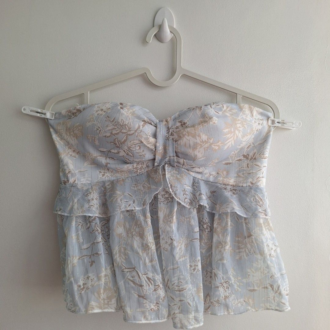 Padded Chiffon Tube Top (Category: Others Tops) located in San Pedro. Submitted by jellyyyybeans_ (Listing ID 1465082383, Image 1). Description: • see-through sa may body part lang. • not see-through yung bust, padded sya. makapal. • smocked at the back. • best fits MEDIUM to SEMI-LARGE para hindi po maluwag. maluwag na kasi sya sa small. • super cute! 🫶🏻 hindi ko sya nagamit kasi small frame ako, so maluwag sya talaga sakin..