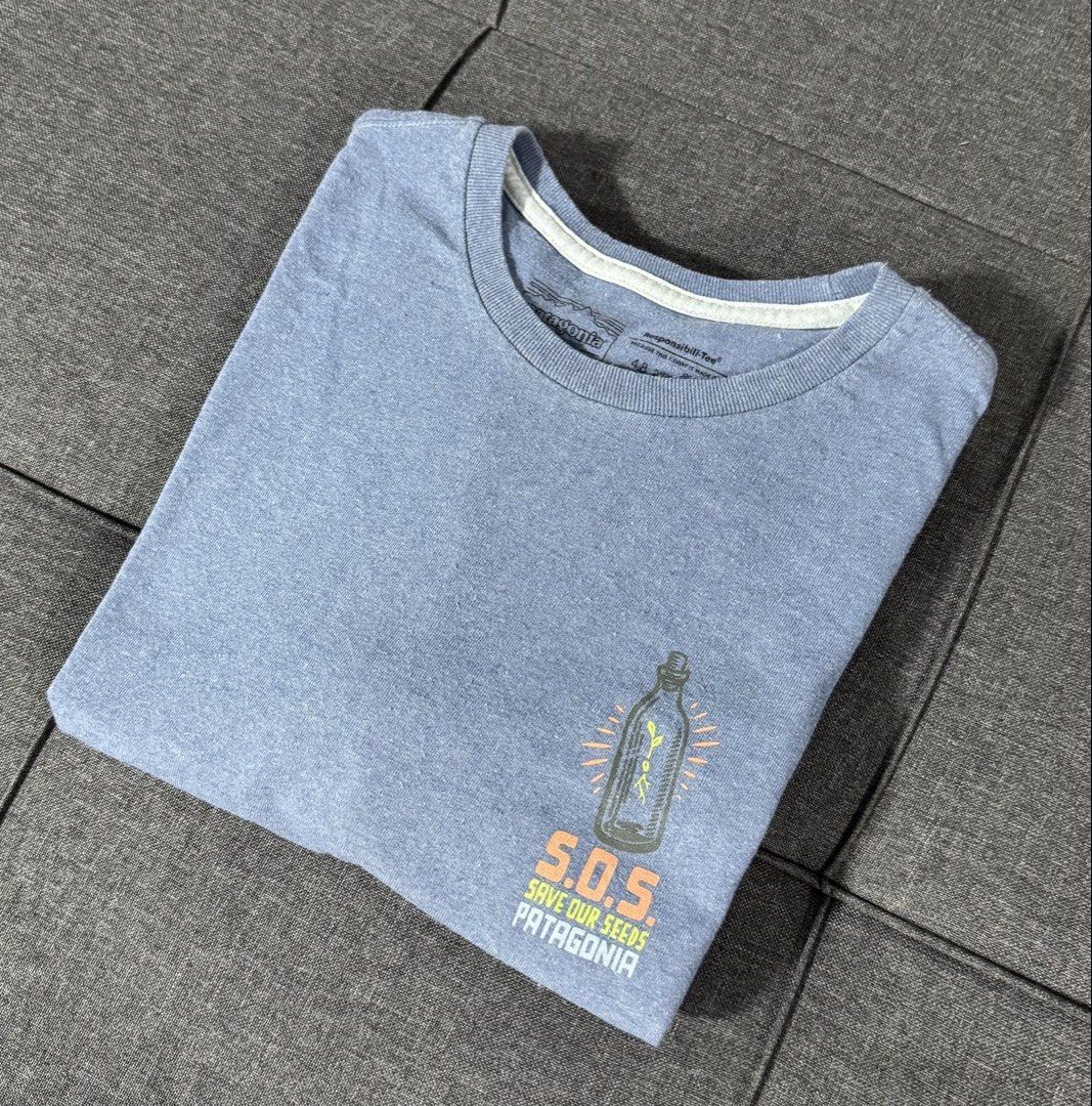 Patagonia Save Our Seeds Responsibili-Tee (Category: Tshirts & Polo Shirts ) located in General Santos City (Dadiangas). Submitted by curatedstuffs101 (Listing ID 1465067759, Image 1). Description: Has some minimal hairline cracks overall condition of the item is still great. Color rate:10/10 Size:large on tag Pls refer to the photos attached for the exact measurement Low ballers will kot be entertained .