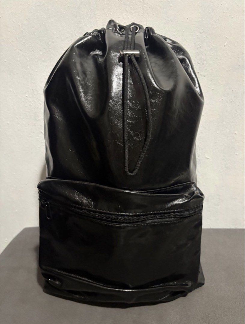 Patent bucket crossbody bag (Category: Backpacks) located in Manila. Submitted by bwshoppe (Listing ID 1464993612, Image 1). Description: Size: L 16” X W13”.