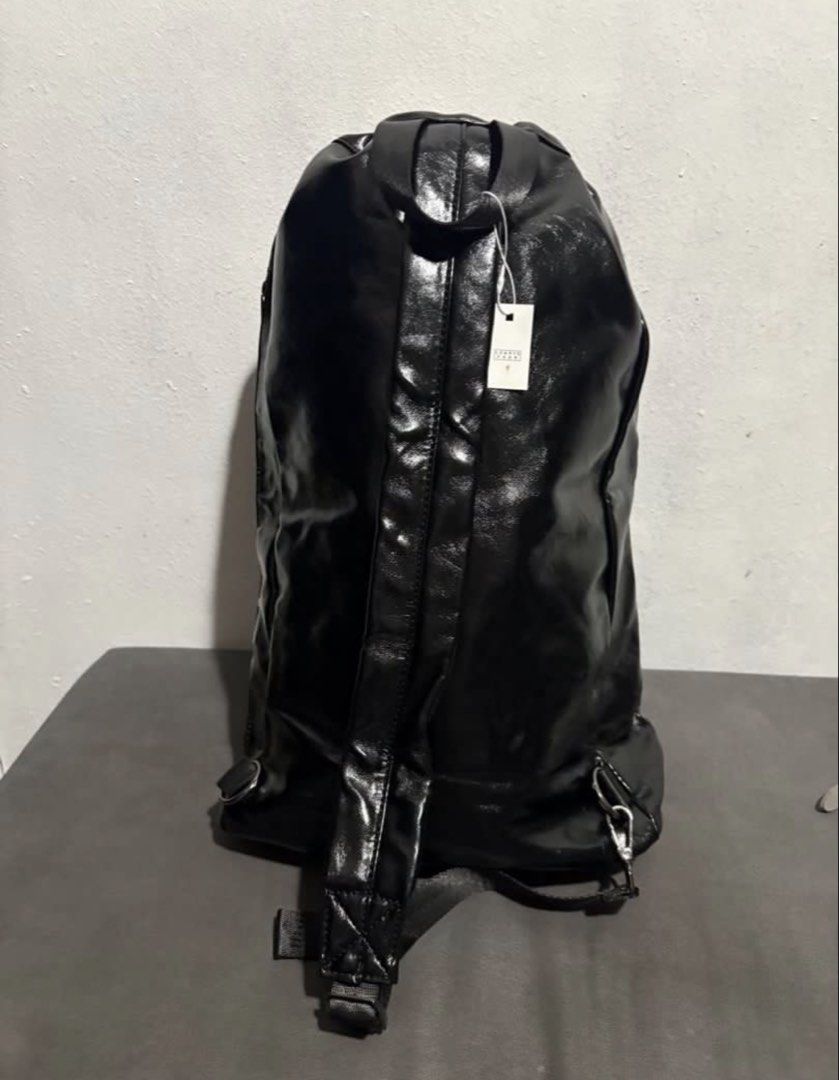 Patent bucket crossbody bag (Category: Backpacks) located in Manila. Submitted by bwshoppe (Listing ID 1464993612, Image 3). Description: Size: L 16” X W13”.