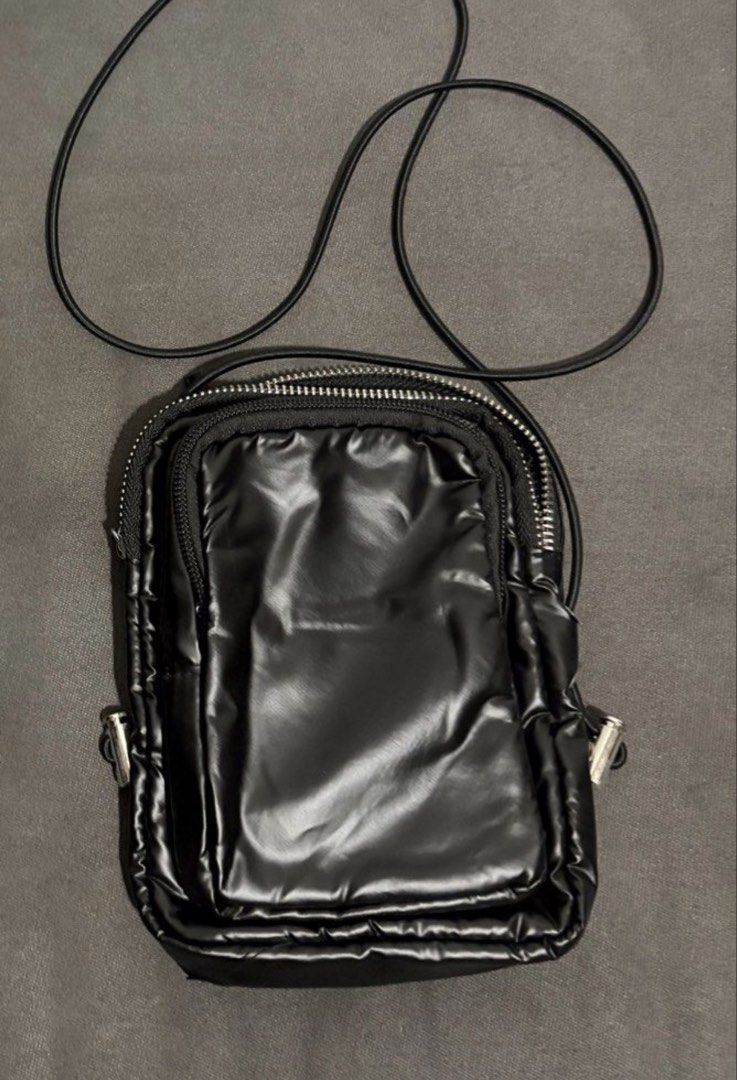 Patent sling bag (Category: Cross-body Bags) located in Manila. Submitted by bwshoppe (Listing ID 1464990575, Image 1). Description: Purchased in Japan Size: L 7” X W 5 1/2” Soft patent & light to carry.
