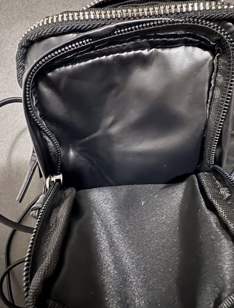 Patent sling bag (Category: Cross-body Bags) located in Manila. Submitted by bwshoppe (Listing ID 1464990575, Image 3). Description: Purchased in Japan Size: L 7” X W 5 1/2” Soft patent & light to carry.