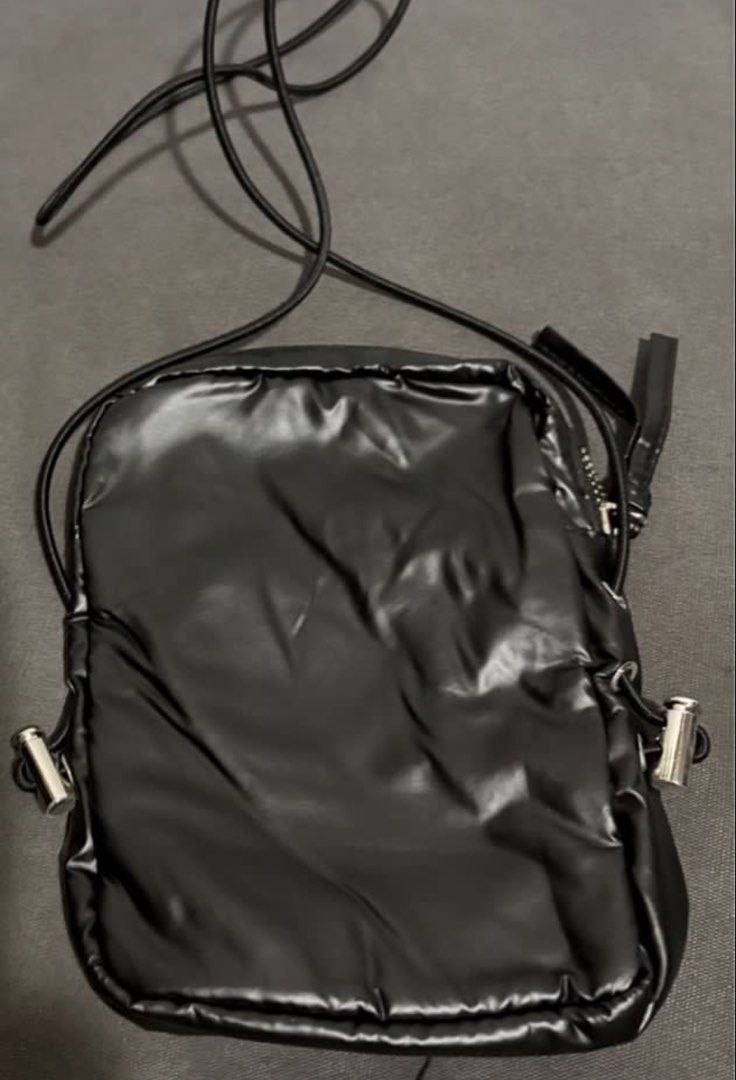 Patent sling bag (Category: Cross-body Bags) located in Manila. Submitted by bwshoppe (Listing ID 1464990575, Image 2). Description: Purchased in Japan Size: L 7” X W 5 1/2” Soft patent & light to carry.