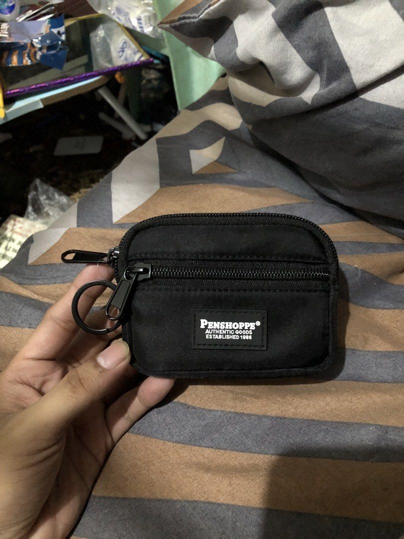 Penshoppe FS Mini Pouch / Coin Purse (Category: Wallets & Card Holders) located in San Juan, La Union. Submitted by declutteringog7 (Listing ID 1465112276, Image 2). Description: TITLE: Penshoppe FS Mini Pouch Black — Authentic Brand New PRICE: ₱180 CATEGORY: Bags & Wallets > Pouches & Coin Purses DESCRIPTION: Brand: Penshoppe – Authentic ✅ Color: Classic Black Original Price: ₱199 Details: • Smooth nylon fabric — lightweight & durable • Dual zip