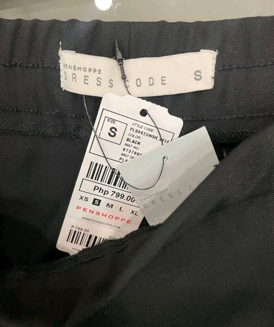 Penshoppe skort (Category: Other Bottoms) located in Manila. Submitted by safewhale-01f4 (Listing ID 1465084879, Image 3). Description: penshoppe skort small can pass as brand new.