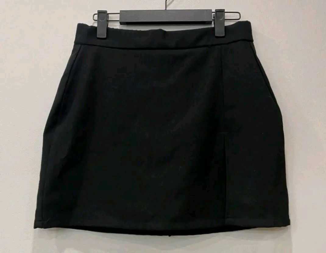 Penshoppe skort (Category: Other Bottoms) located in Manila. Submitted by safewhale-01f4 (Listing ID 1465084879, Image 2). Description: penshoppe skort small can pass as brand new.
