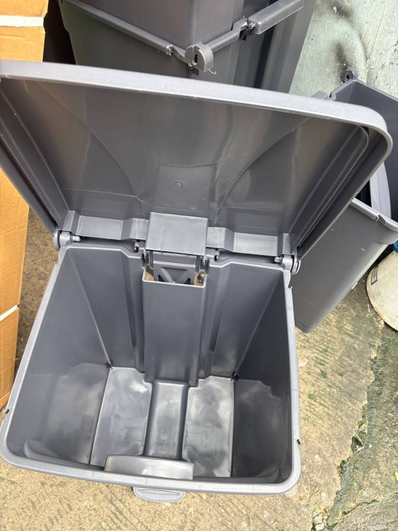 Petal Trash Bin Specs: 87 Liters (Category: Other Home Furniture) located in Manila. Submitted by ramoseliza33488 (Listing ID 1465029221, Image 2). Description: .