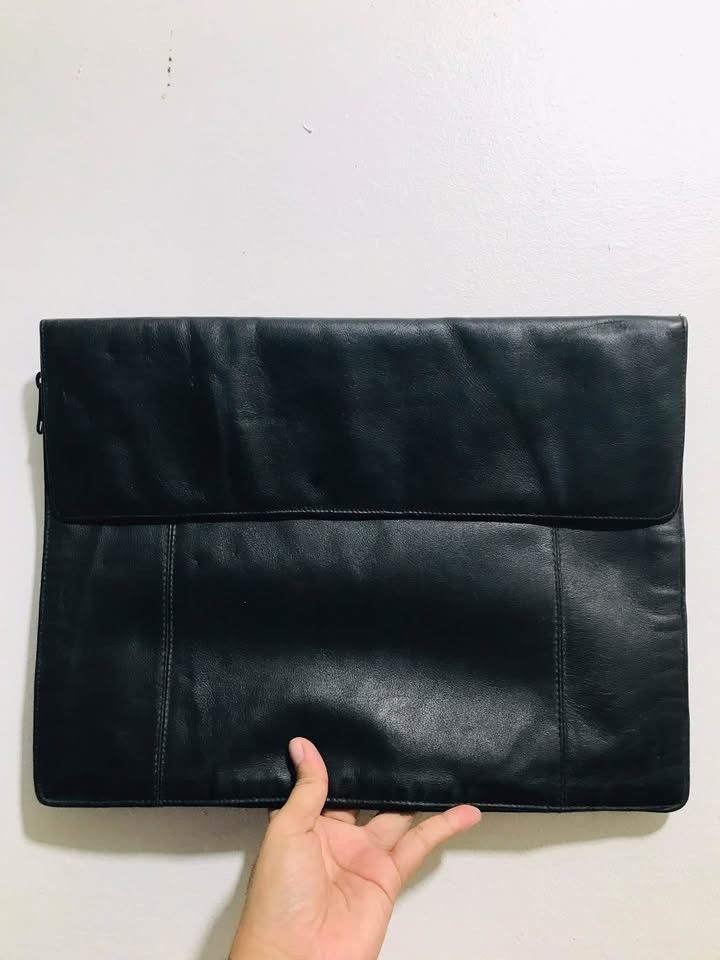 PICARD DOCUMENT CLUTCH (Category: Belt bags, Clutches and Pouches) located in Gamu. Submitted by 2022bagsbunny (Listing ID 1464986890, Image 1). Description: .