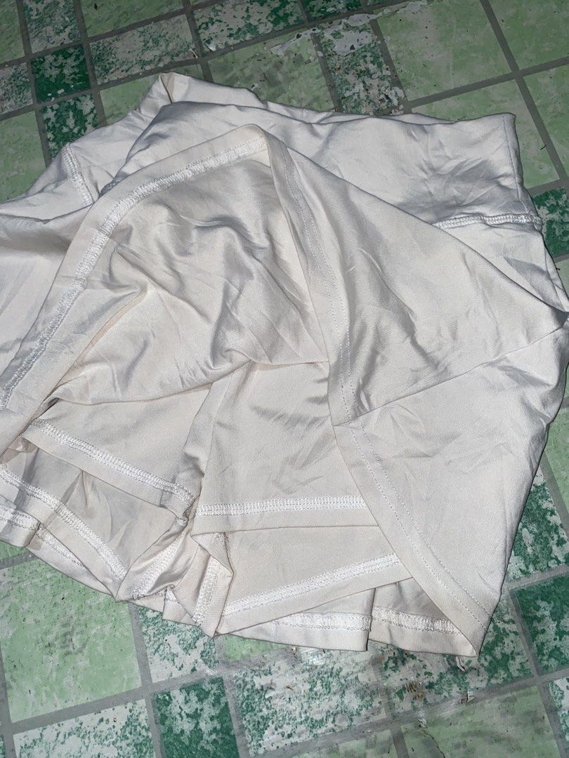 Pickleball Skort (Category: Activewear) located in Toledo. Submitted by marianallidapse1994 (Listing ID 1465006212, Image 2). Description: as new small med with inner cycling .