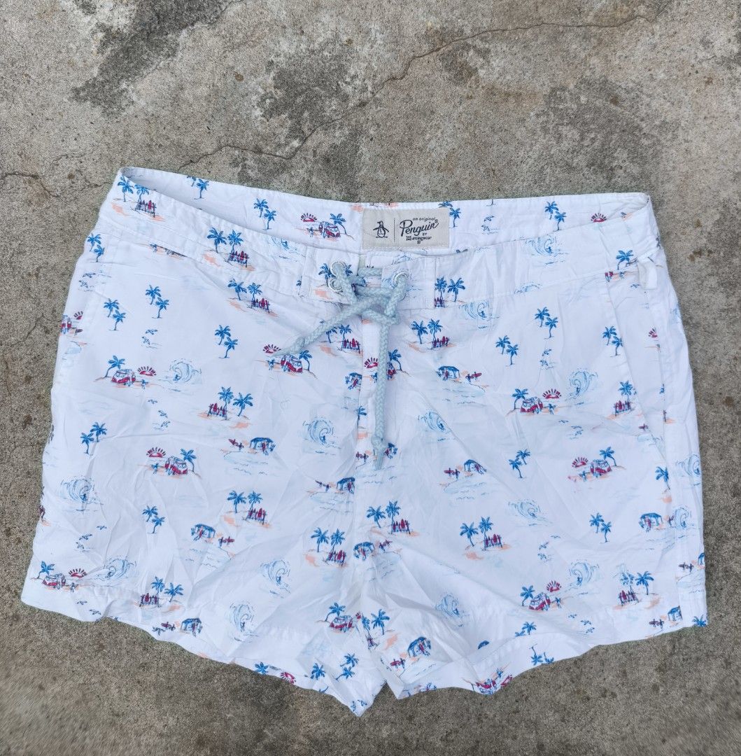 Pinguin short (Category: Shorts) located in Santa Cruz. Submitted by lesterpogs30 (Listing ID 1464999588, Image 1). Description: pinguin short excellent condition 15x14.