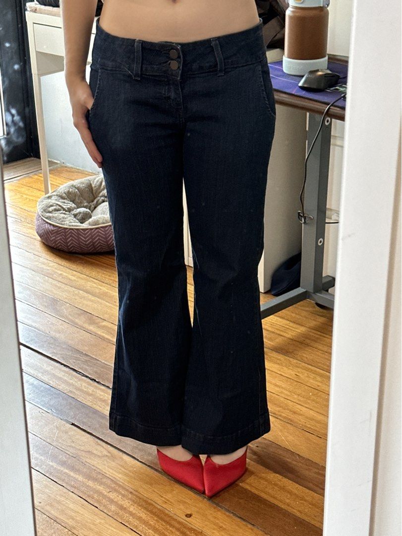 Piper’s closet flare jeans (Category: Jeans) located in Paranaque City. Submitted by celinegab (Listing ID 1465033206, Image 1). Description: 30 inches waitsline.