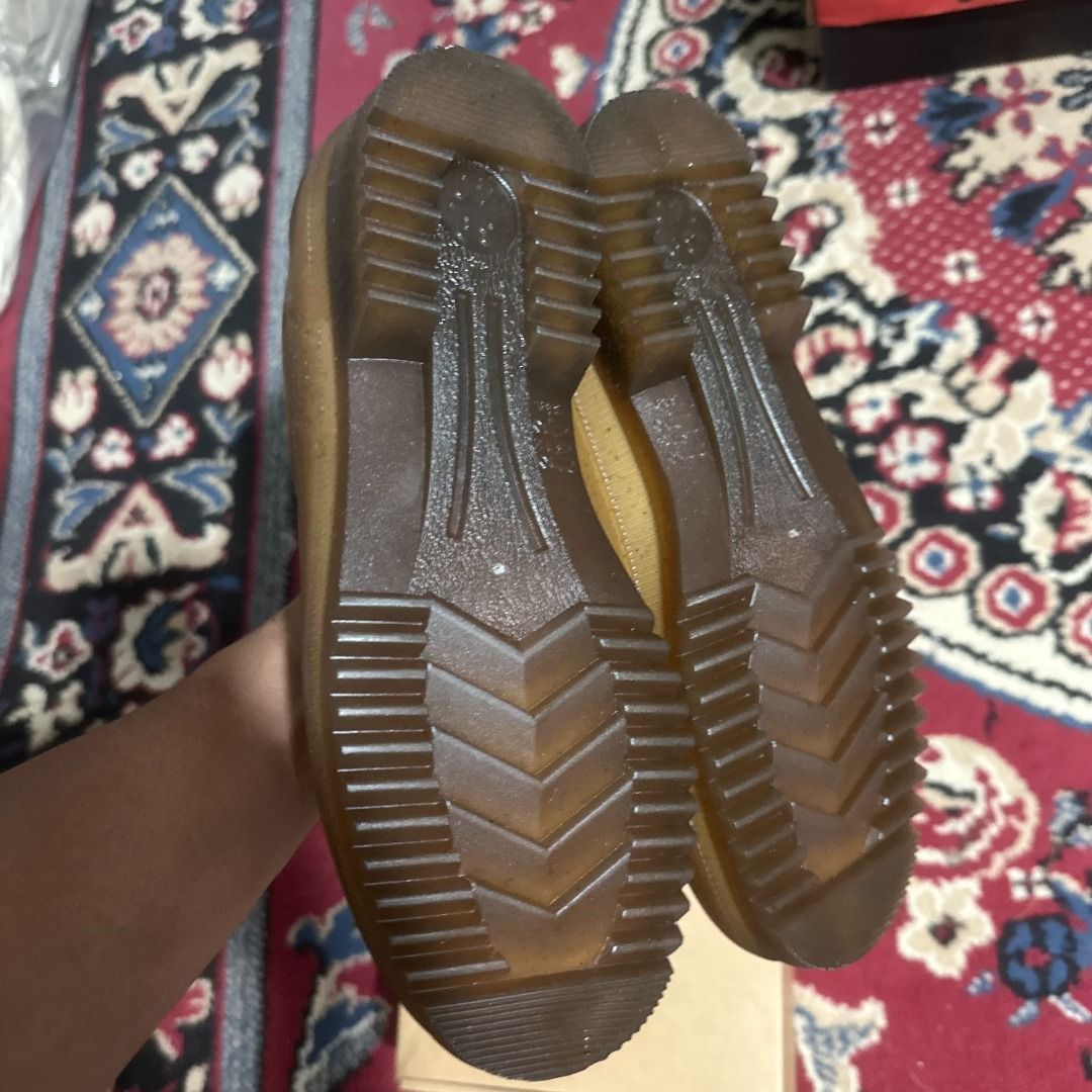 PLASTICANA GARDANA CLOGS (Category: Sneakers) located in Caloocan City. Submitted by pulito.streetwear (Listing ID 1465115528, Image 2). Description: PLASTICANA GARDANA CLOGS SIZE 39/40 EXCELLENT CONDITION .