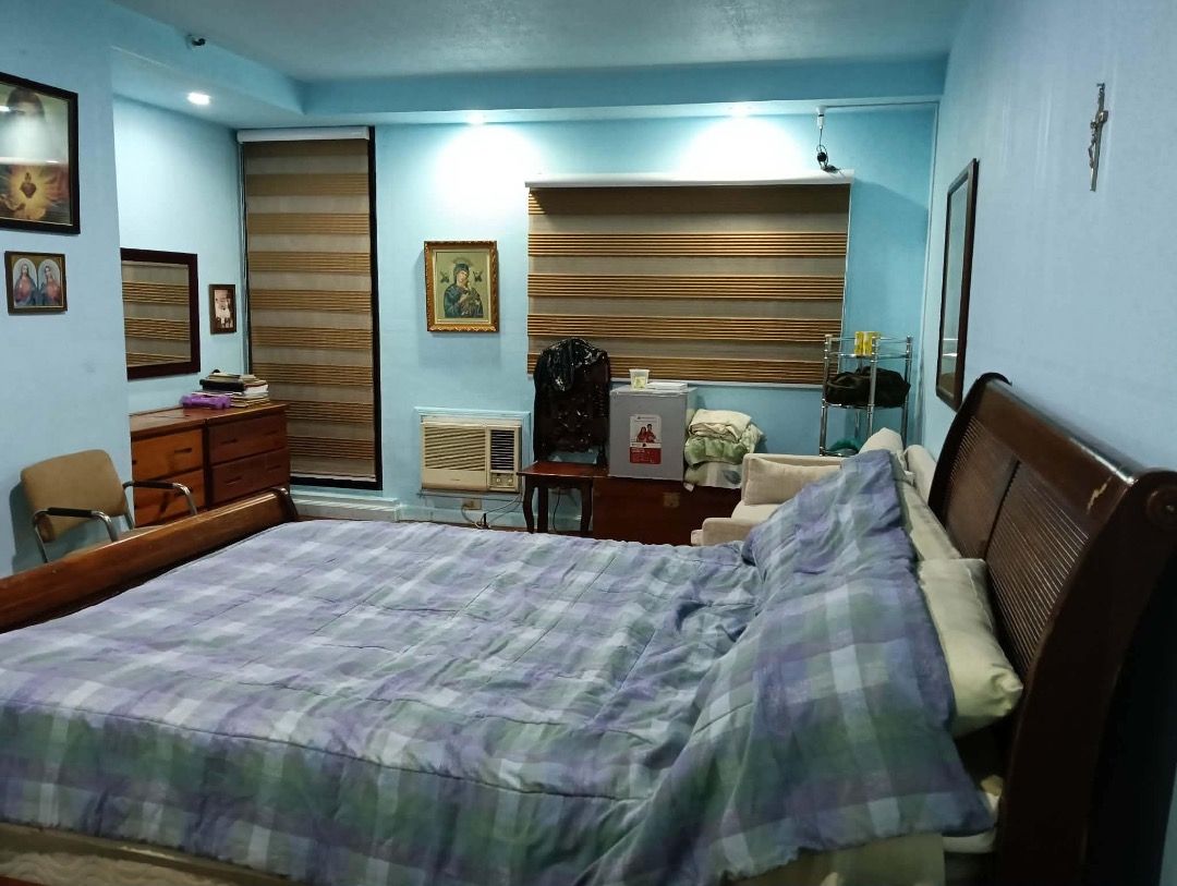 Platinum 2000 3 BR unit (Category: Apartments & Condos) located in Quezon City. Submitted by jmpgutierrez (Listing ID 1464981754, Image 2). Description: For sale: Platinum 2000 3 BR unit Annapolis, San Juan City Floor area: 180 sqm Residential Condominium unit 6th floor 3 BR 2 T&B Maid’s quarters Laundry room 1 parking slot Direct to seller Asking price: PHP 22,000,000 https://www.pgr.com.ph/residential-1/2026/7/17/platinum-2000-3-br-unit -- Jose