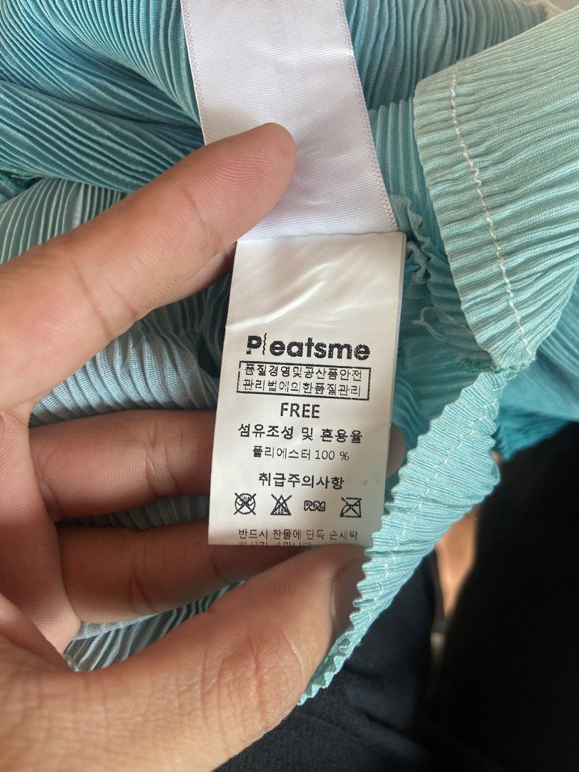 PLEATS ME TOPS (Category: Others Tops) located in Manila. Submitted by dailystrategythrift (Listing ID 1465042877, Image 3). Description: PLEATS ME TOPS EXCELLDENT CONDITION.