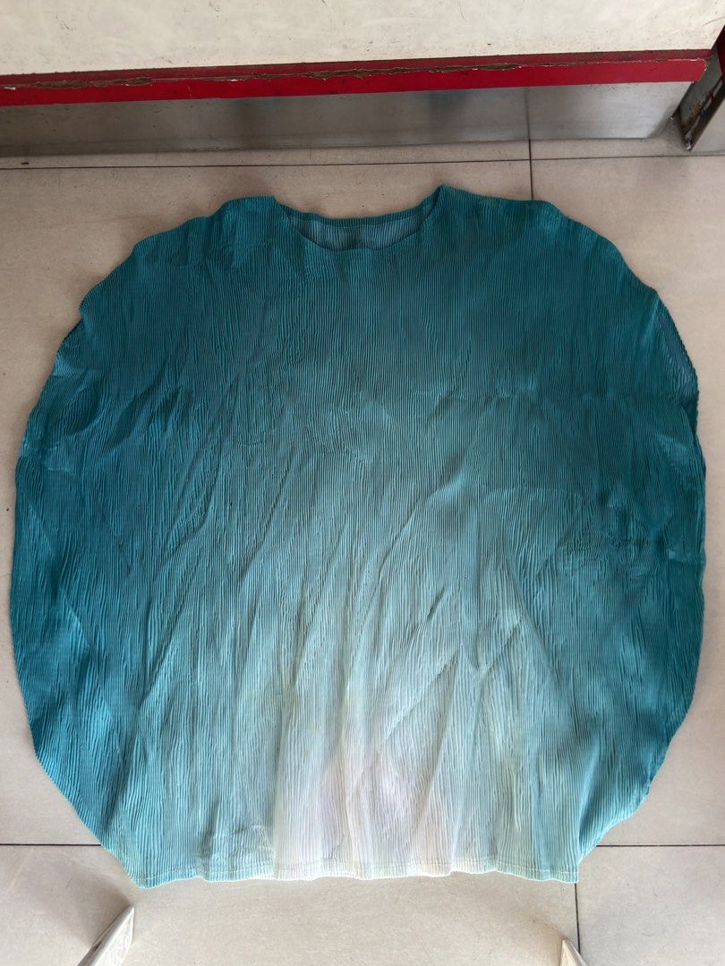 PLEATS ME TOPS (Category: Others Tops) located in Manila. Submitted by dailystrategythrift (Listing ID 1465042877, Image 1). Description: PLEATS ME TOPS EXCELLDENT CONDITION.