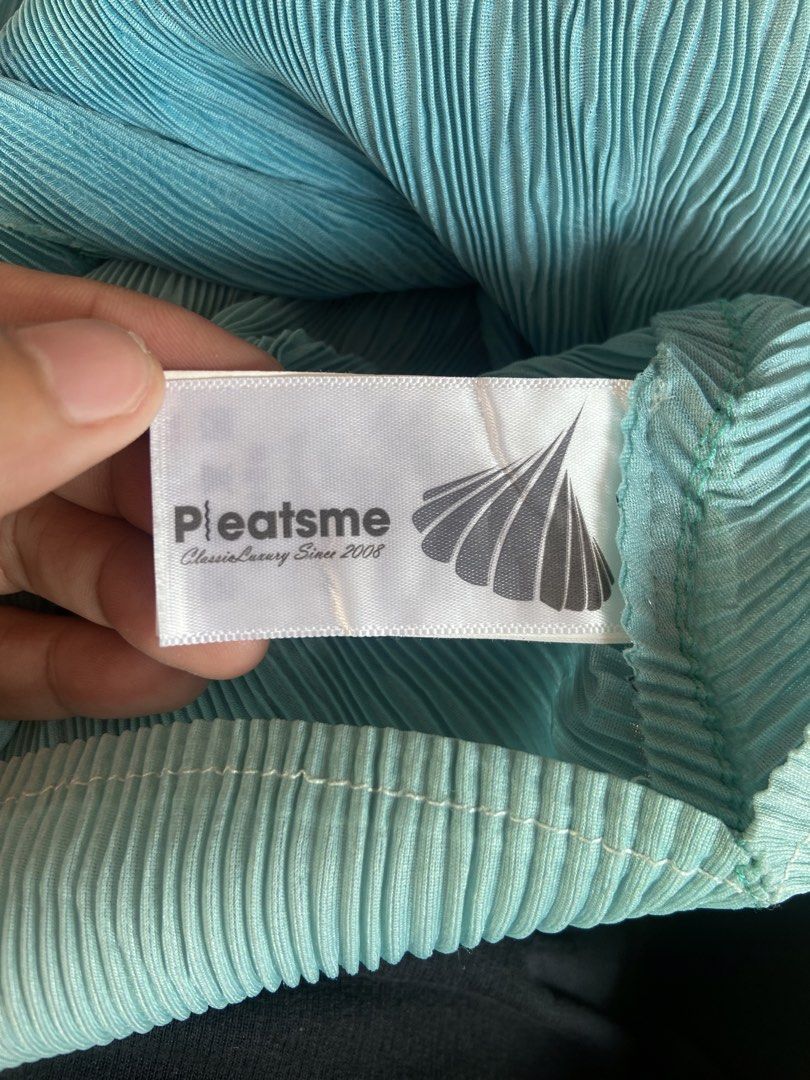 PLEATS ME TOPS (Category: Others Tops) located in Manila. Submitted by dailystrategythrift (Listing ID 1465042877, Image 2). Description: PLEATS ME TOPS EXCELLDENT CONDITION.